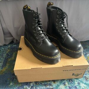 Dr. Martens JADON BOOT SMOOTH LEATHER PLATFORMS